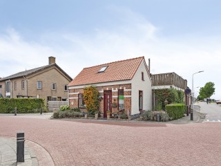 Dorpsplein  Dorpsplein 5 in Graauw