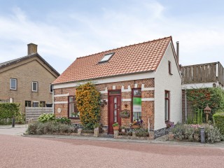  Dorpsplein 5 in Graauw