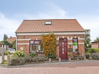  Dorpsplein 5 in Graauw