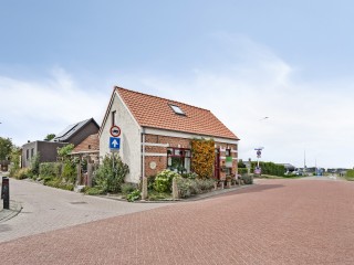 Dorpsplein  Dorpsplein 5 in Graauw